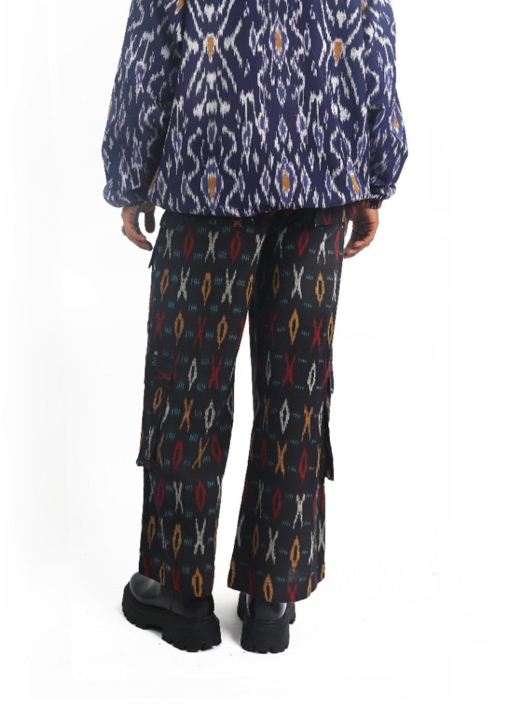 IKAT BLACK CARGO